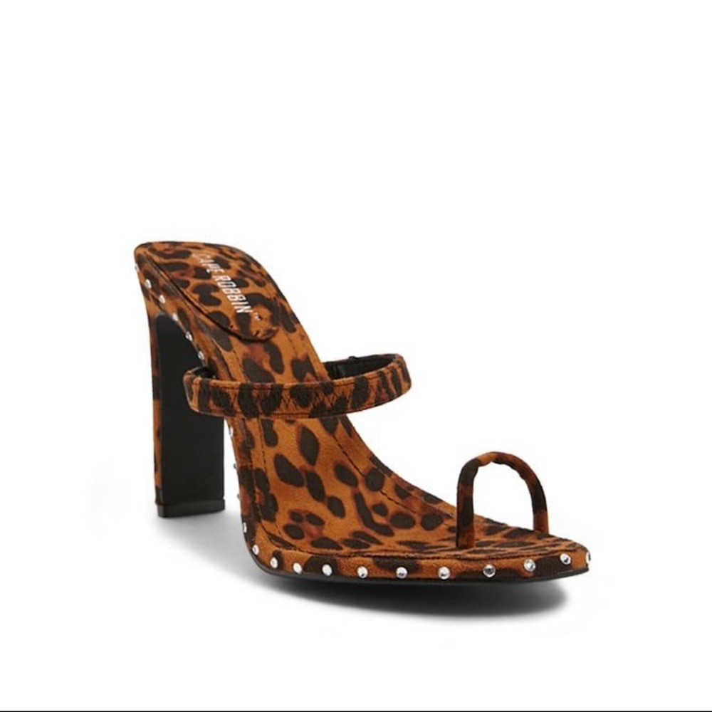 🔥 FLASH SALE 🔥 Revolve Toe Strap Cheetah Heels